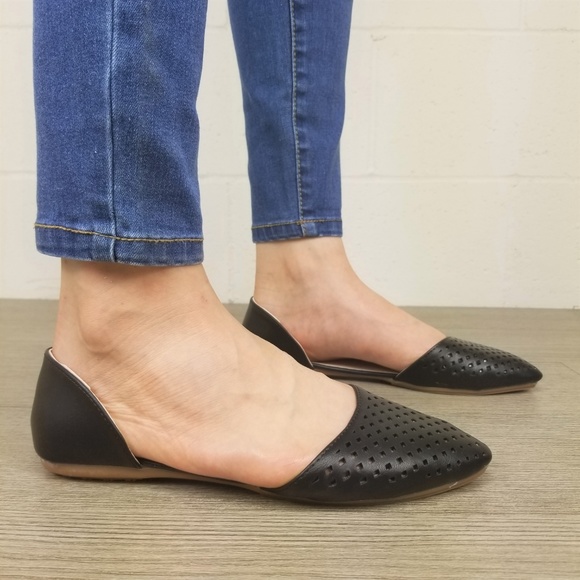 Perforated Pointy Toe Black Flats - Picture 7 of 7